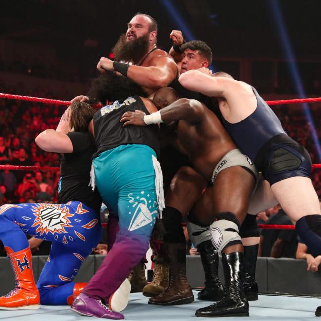 Неудержимый Тайсон Фьюри валит всех — яркие фото от WWE фото - Неудержимый Тайсон Фьюри валит всех — яркие фото от WWE