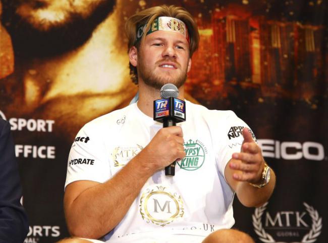 Тайсон Фьюри паясничает на фоне сувенирного титула от WBC: фото, видео фото - Тайсон Фьюри паясничает на фоне сувенирного титула от WBC: фото, видео