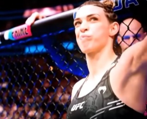 У UFC новая чемпионка в минимальном весе