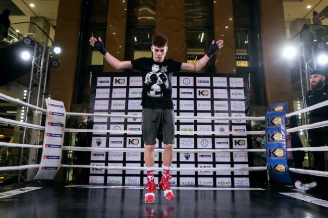 фото - Денис Беринчик и Виорел Симион провели открытую тренировку перед боем: фото