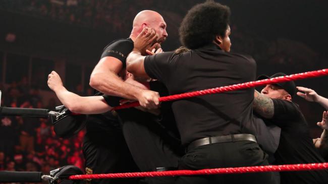 Неудержимый Тайсон Фьюри валит всех — яркие фото от WWE фото - Неудержимый Тайсон Фьюри валит всех — яркие фото от WWE