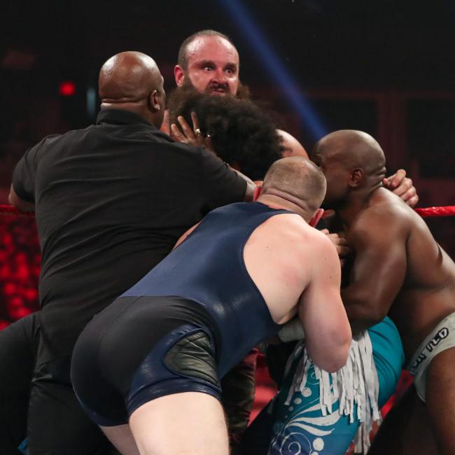 Неудержимый Тайсон Фьюри валит всех — яркие фото от WWE фото - Неудержимый Тайсон Фьюри валит всех — яркие фото от WWE