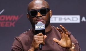 Кормье недоволен Аспиналлом. Ситуацию разобрал Усман