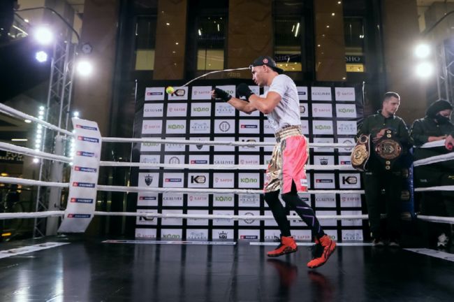 фото - Денис Беринчик и Виорел Симион провели открытую тренировку перед боем: фото