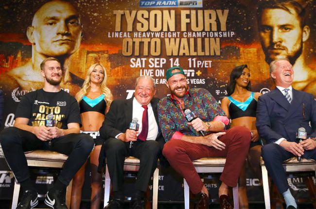 Тайсон Фьюри паясничает на фоне сувенирного титула от WBC: фото, видео фото - Тайсон Фьюри паясничает на фоне сувенирного титула от WBC: фото, видео