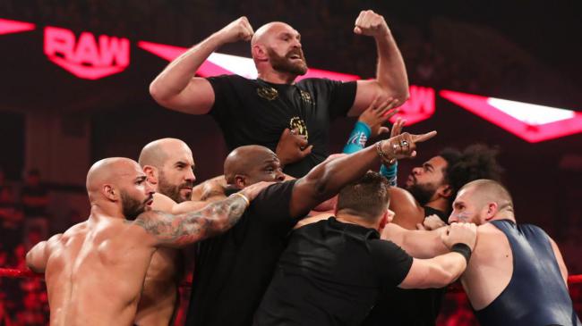 Неудержимый Тайсон Фьюри валит всех — яркие фото от WWE фото - Неудержимый Тайсон Фьюри валит всех — яркие фото от WWE