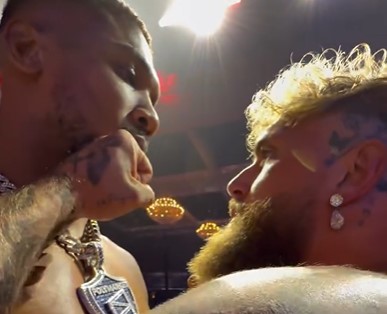 фото - Финальная битва взглядов Джошуа и Пола перед боем: видео