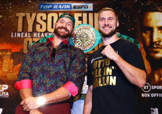 Тайсон Фьюри паясничает на фоне сувенирного титула от WBC: фото, видео фото - Тайсон Фьюри паясничает на фоне сувенирного титула от WBC: фото, видео