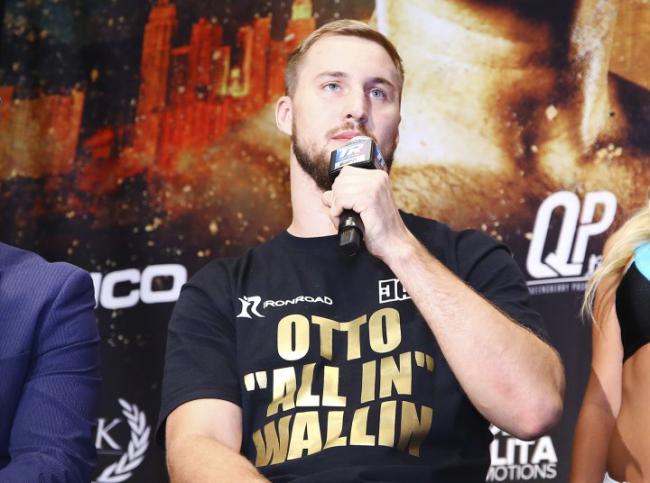 Тайсон Фьюри паясничает на фоне сувенирного титула от WBC: фото, видео фото - Тайсон Фьюри паясничает на фоне сувенирного титула от WBC: фото, видео