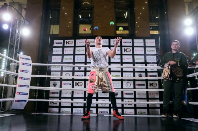 фото - Денис Беринчик и Виорел Симион провели открытую тренировку перед боем: фото