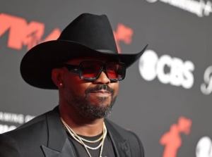 Джонс и Перейра договорились о поединке и потроллили Аспиналла и Гана