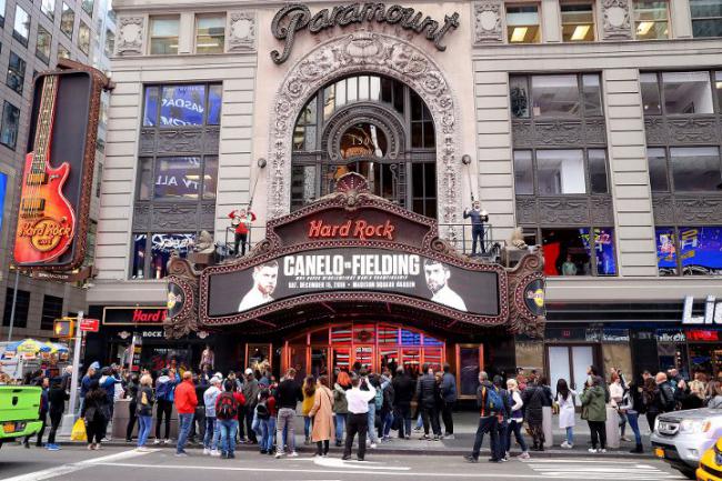 Как Альварес и Филдинг в Нью-Йорке в Hard Rock Cafe сходили: фоторепортаж фото - Как Альварес и Филдинг в Нью-Йорке в Hard Rock Cafe сходили: фоторепортаж