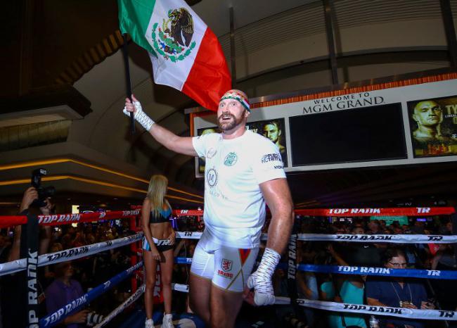 «Mexican style»: открытая тренировка Тайсона Фьюри — фото и видео фото - «Mexican style»: открытая тренировка Тайсона Фьюри — фото и видео