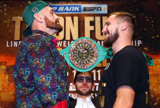 Тайсон Фьюри паясничает на фоне сувенирного титула от WBC: фото, видео фото - Тайсон Фьюри паясничает на фоне сувенирного титула от WBC: фото, видео