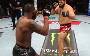 Блейдс спорно побил Куниева на UFC Baku