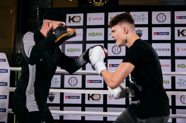 фото - Денис Беринчик и Виорел Симион провели открытую тренировку перед боем: фото