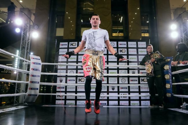 фото - Денис Беринчик и Виорел Симион провели открытую тренировку перед боем: фото