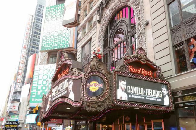 Как Альварес и Филдинг в Нью-Йорке в Hard Rock Cafe сходили: фоторепортаж фото - Как Альварес и Филдинг в Нью-Йорке в Hard Rock Cafe сходили: фоторепортаж
