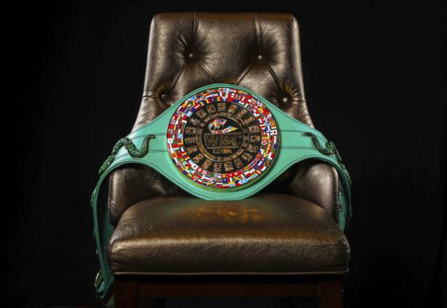Тайсон Фьюри паясничает на фоне сувенирного титула от WBC: фото, видео фото - Тайсон Фьюри паясничает на фоне сувенирного титула от WBC: фото, видео