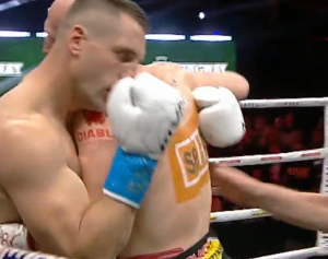 Исторический титульник из Польши: Влодарчик нокаутировал Бальски — видео