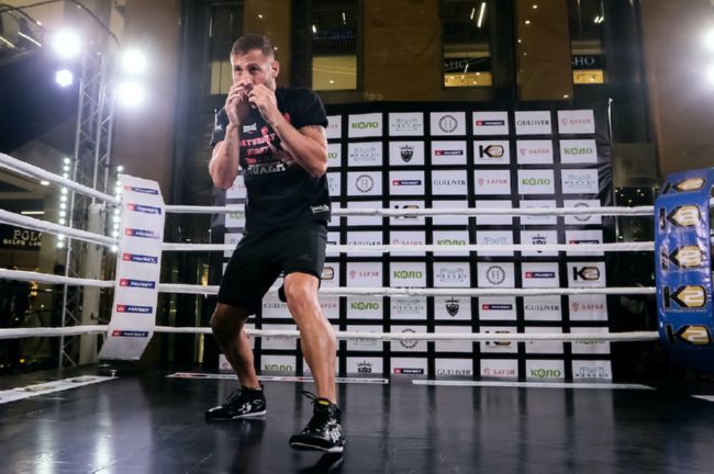 фото - Денис Беринчик и Виорел Симион провели открытую тренировку перед боем: фото