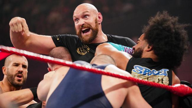 Неудержимый Тайсон Фьюри валит всех — яркие фото от WWE фото - Неудержимый Тайсон Фьюри валит всех — яркие фото от WWE