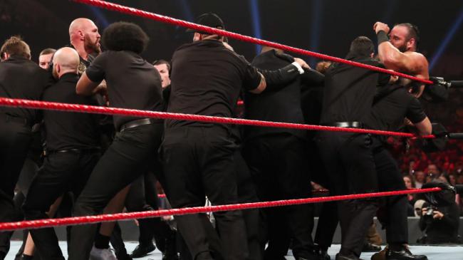 Неудержимый Тайсон Фьюри валит всех — яркие фото от WWE фото - Неудержимый Тайсон Фьюри валит всех — яркие фото от WWE