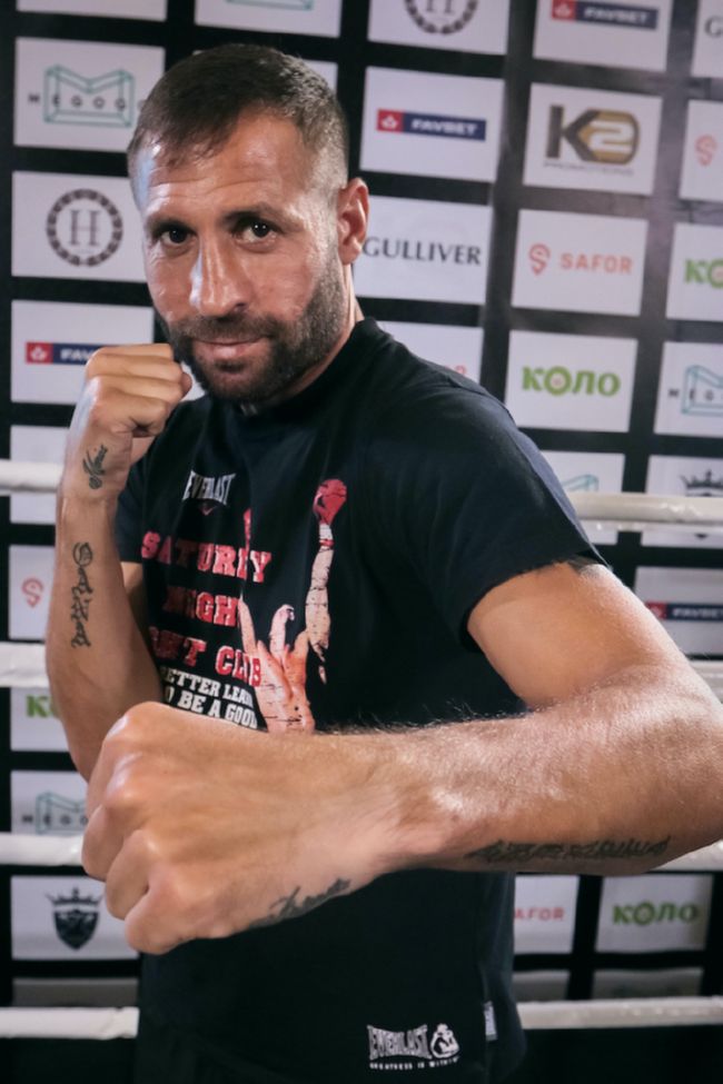 фото - Денис Беринчик и Виорел Симион провели открытую тренировку перед боем: фото