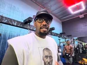 «Усик ещё не дрался с этим стилем». Тренер Скотт о бое с Уайлдером