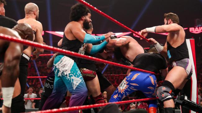 Неудержимый Тайсон Фьюри валит всех — яркие фото от WWE фото - Неудержимый Тайсон Фьюри валит всех — яркие фото от WWE