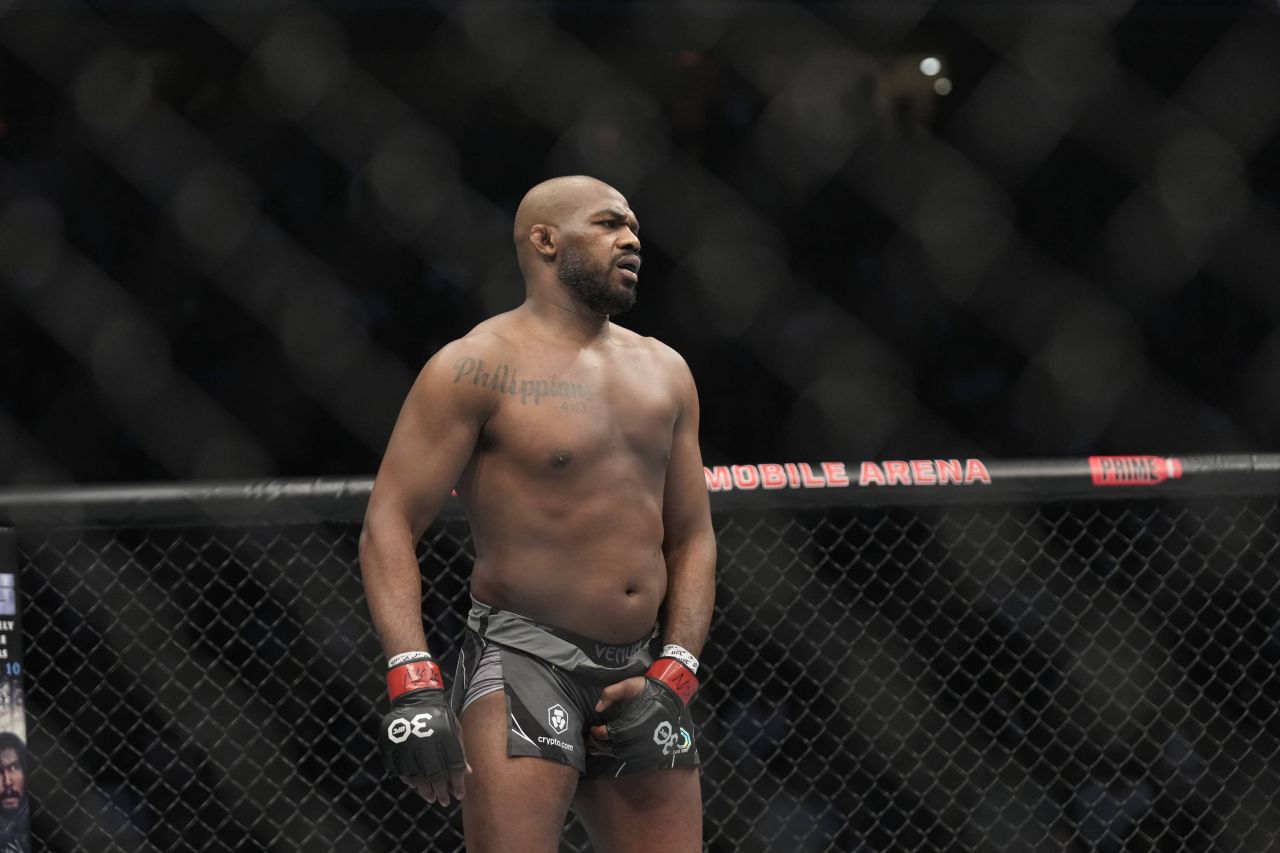 «Почему пёс лижет себе яйца?» UFC должен лишить Джона Джонса титула — тренер