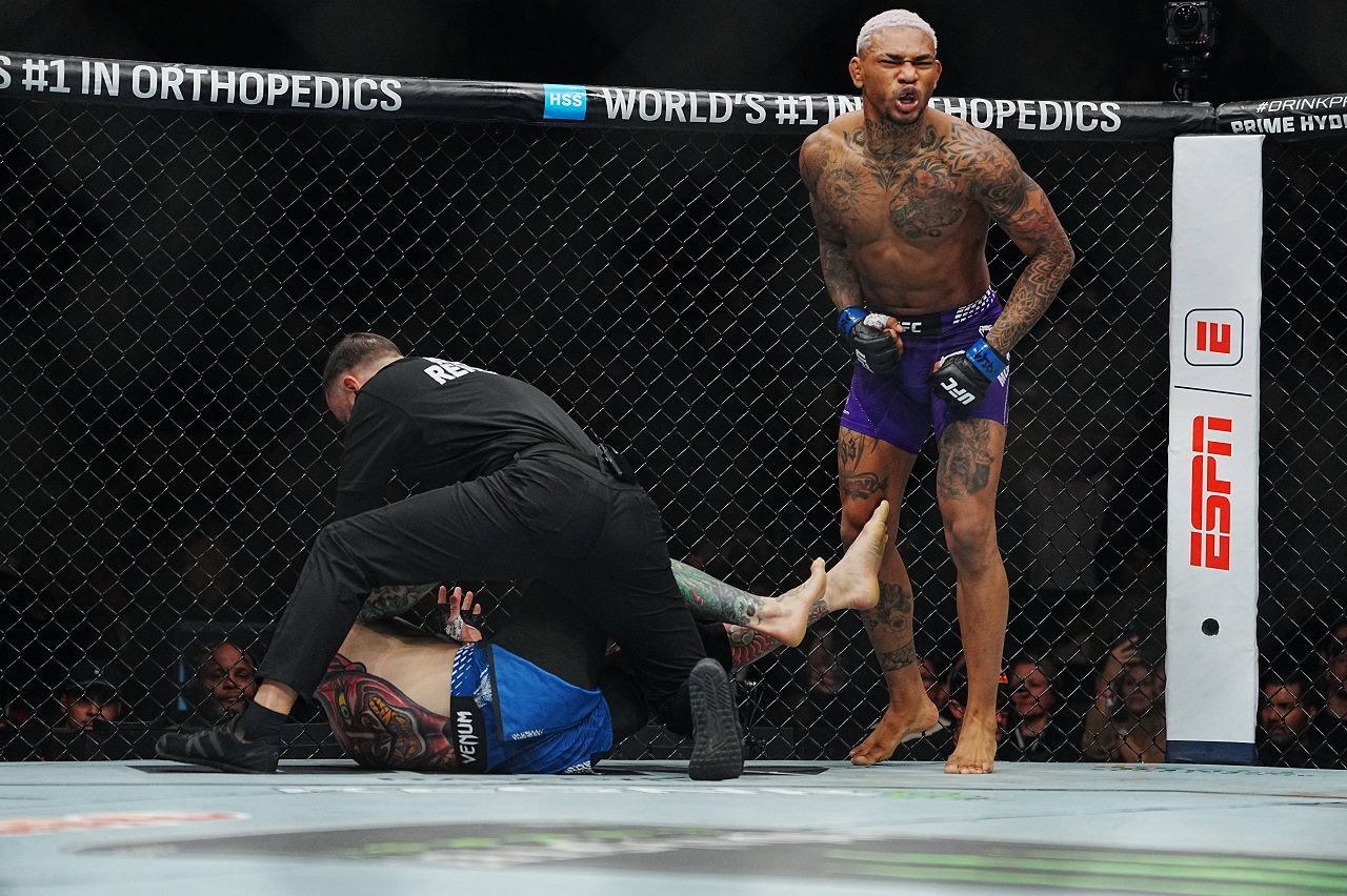 «Он какой-то гимнаст-фрик». Махачев против Моралеса — это очень интересно, уверен экс-чемпион «Он какой-то гимнаст-фрик». Махачев против Моралеса — это очень интересно, уверен экс-чемпион