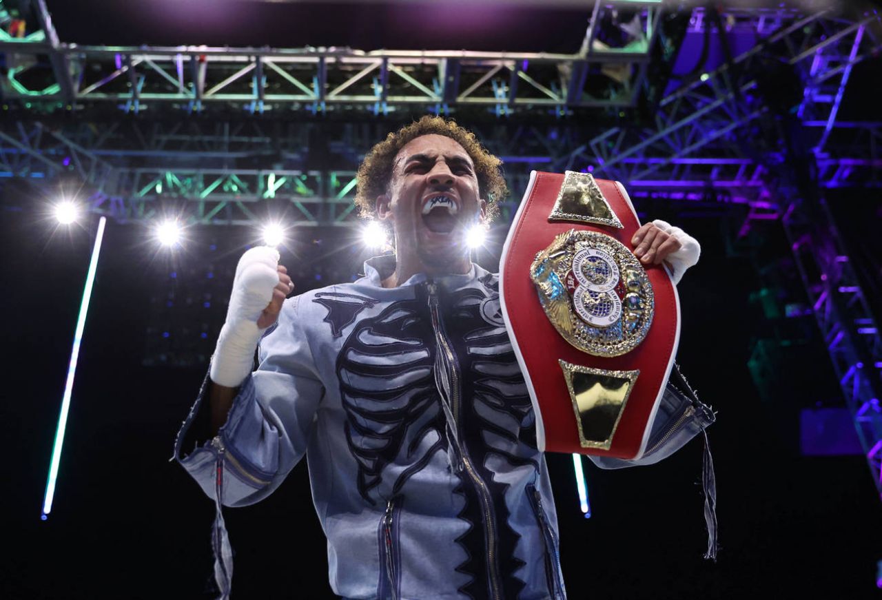 Хирн рассказал, когда Уиттакер будет готов драться с Бенавидесом, Биволом или Бетербиевым.jpg