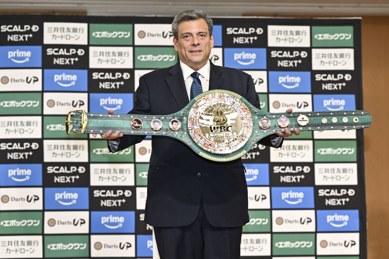 Итаума и Околи должны определить претендента для Усика — решение WBC