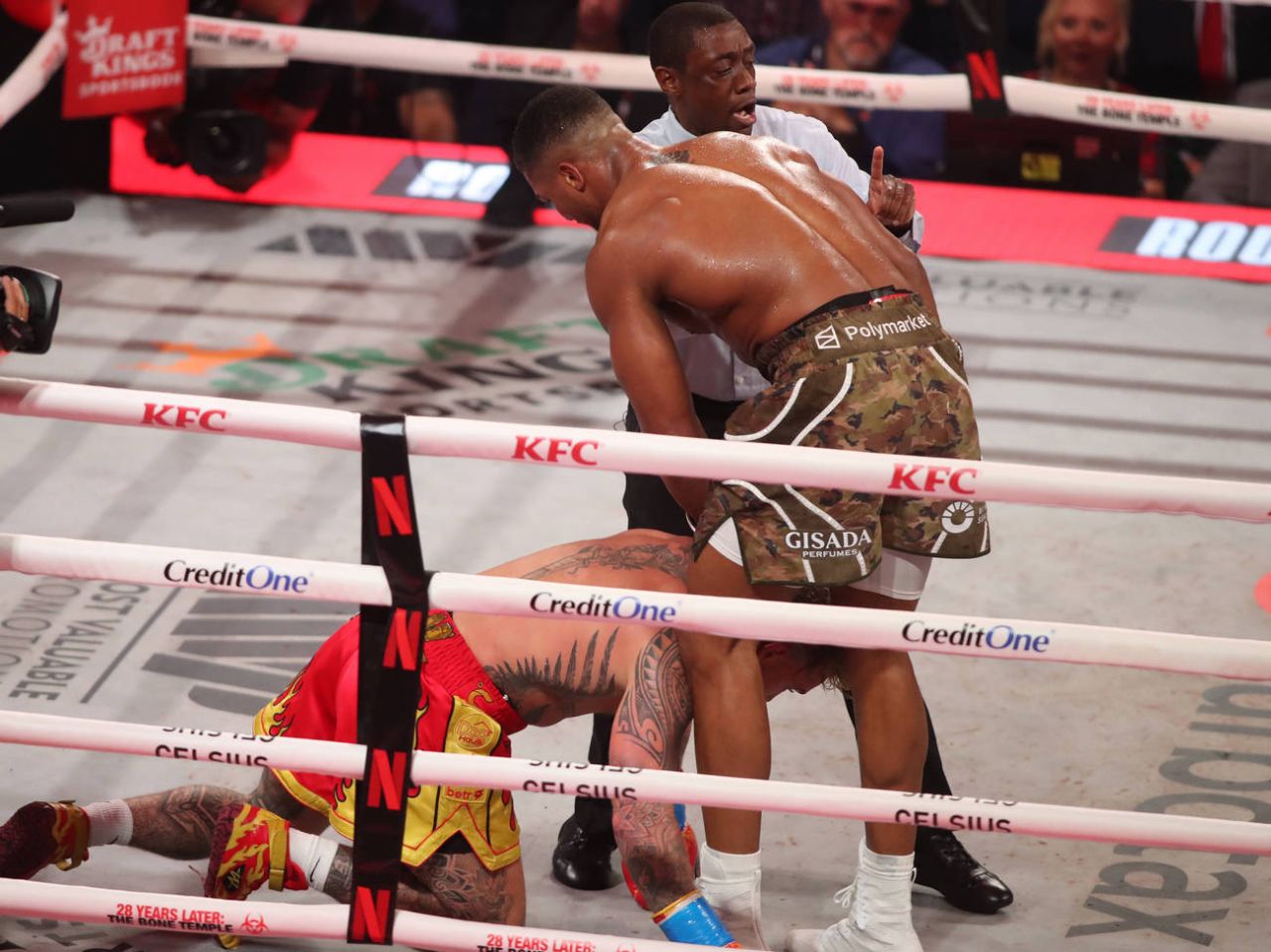 Логан Пол сравнил брата с Мейвезером: «Был бы шанс пройти всю дистанцию с Джошуа».jpg