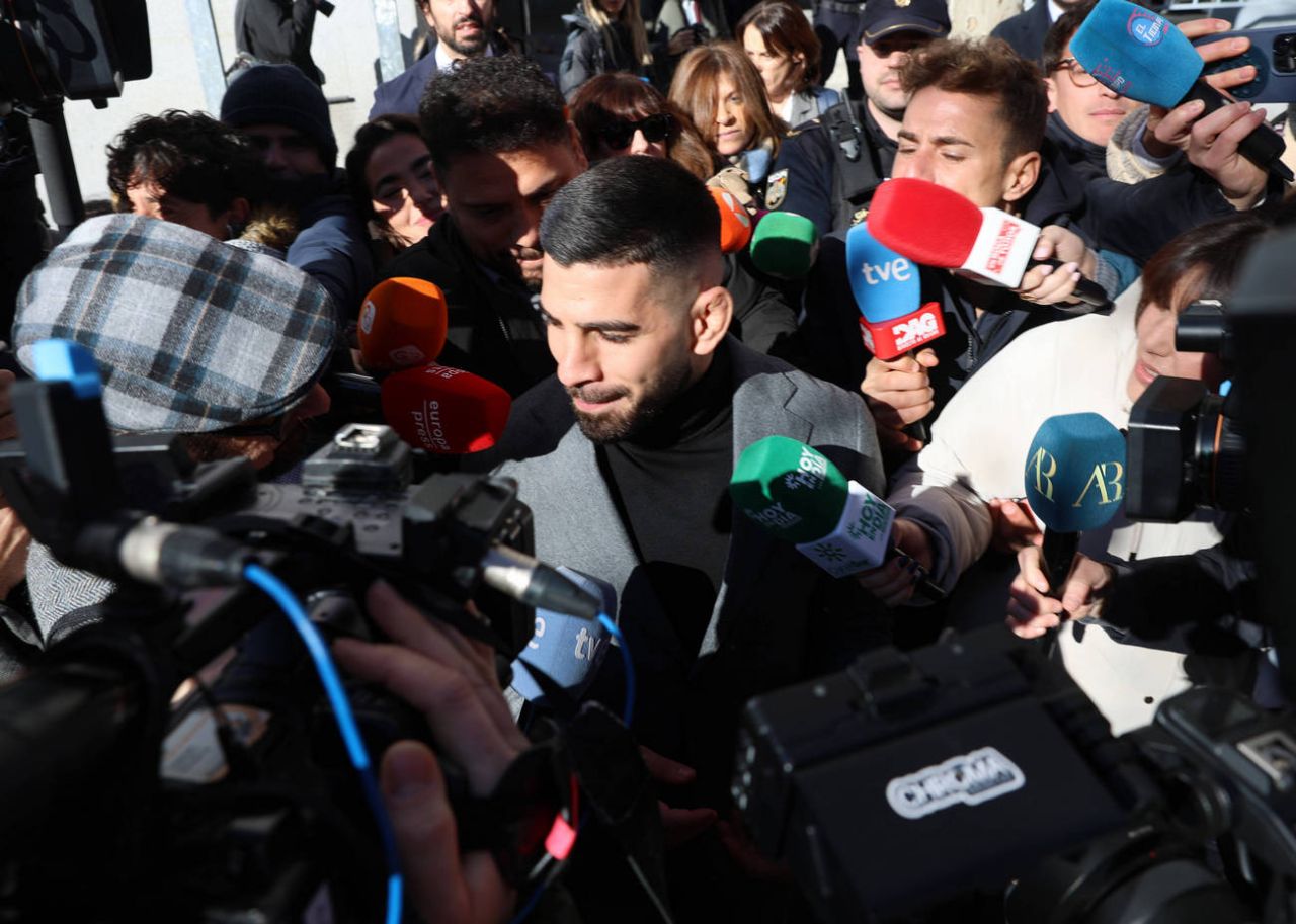  «Думаешь, у него есть волосы на ж**е?» Царукян ответил Топурии.jpg