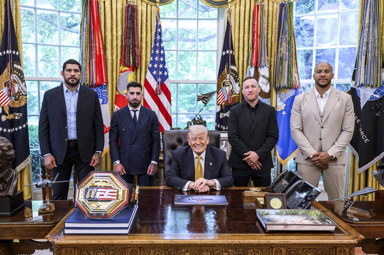 Topuria Gaethje.jpg