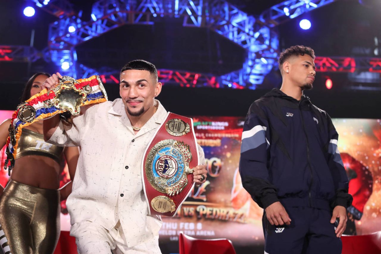 Действующие чемпионы мира по боксу.jpg