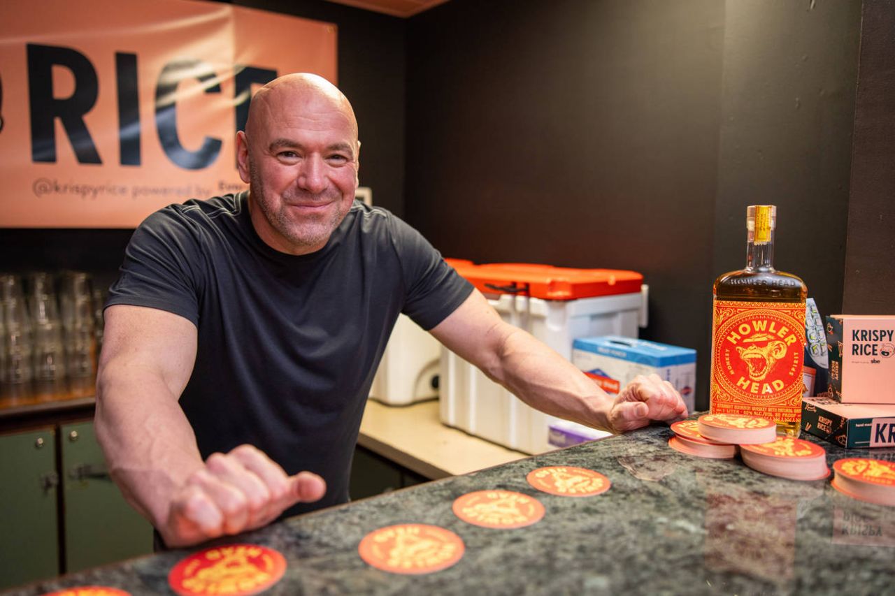 Александр Усик: между поясами и миллионами.jpg