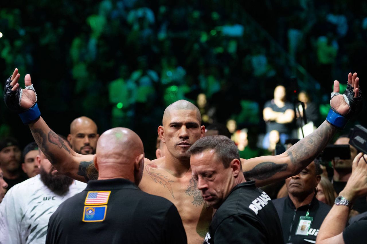 Что не так с мегафайтом Джонс – Перейра? Объясняет ветеран UFC.jpg