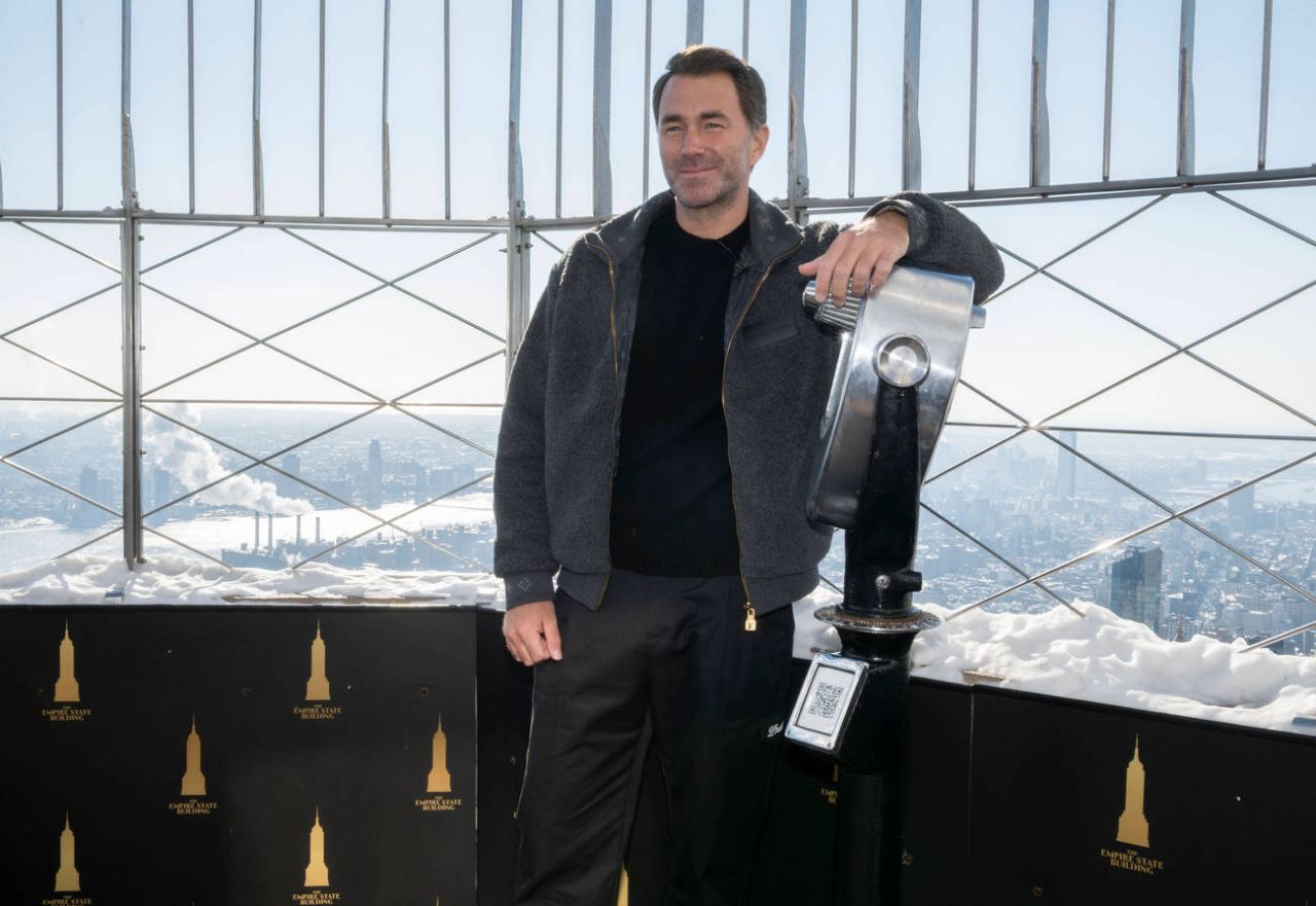 Понеслась! Мнение Хирна о «го**ошоу» Уайта: «126 фанов собрались в гараже…».jpg