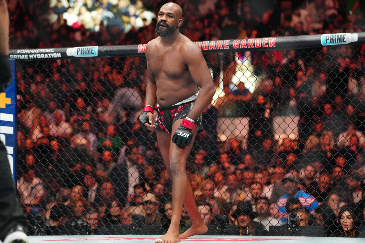 Скандал? Джонс разочарован Уайтом, хочет разорвать контракт.jpg