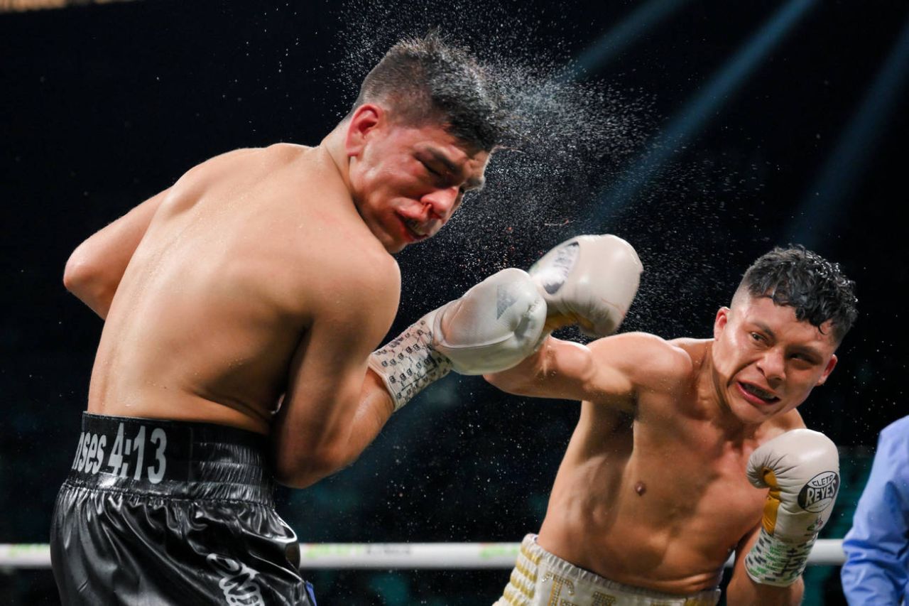 Исаак Крус – Ламонт Роуч. Результаты из Сан-Антонио LIVE.jpg Исаак Крус – Ламонт Роуч. Результаты из Сан-Антонио LIVE.jpg