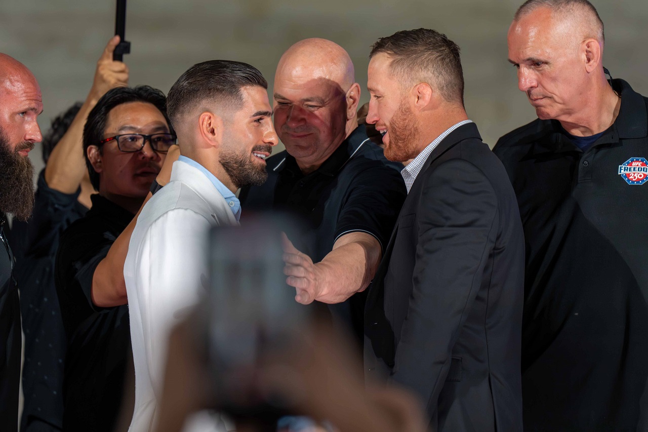 UFC White House: Илия Топурия – Джастин Гэтжи — прямая трансляция, где смотреть онлайн и время начала UFC White House: Илия Топурия – Джастин Гэтжи — прямая трансляция, где смотреть онлайн и время начала