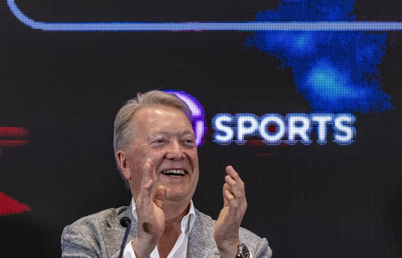 «Мы будем на это давить». Уоррен об Усике и его будущем