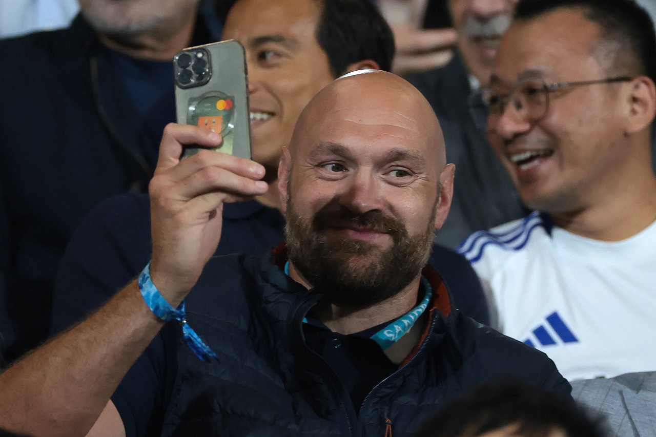 «Усик должен отдать титул». Фьюри хочет четверть миллиарда