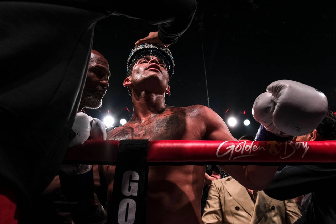 Стало известно, кто будет готовить Гарсию к бою с Барриосом.jpg