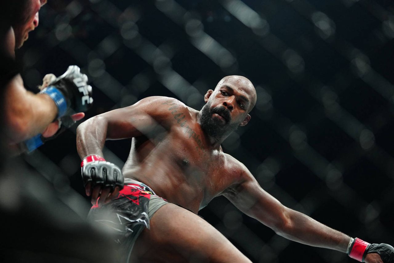 Джонс «разоблачил» уровень Аспиналла. Мнение Кормье.jpg