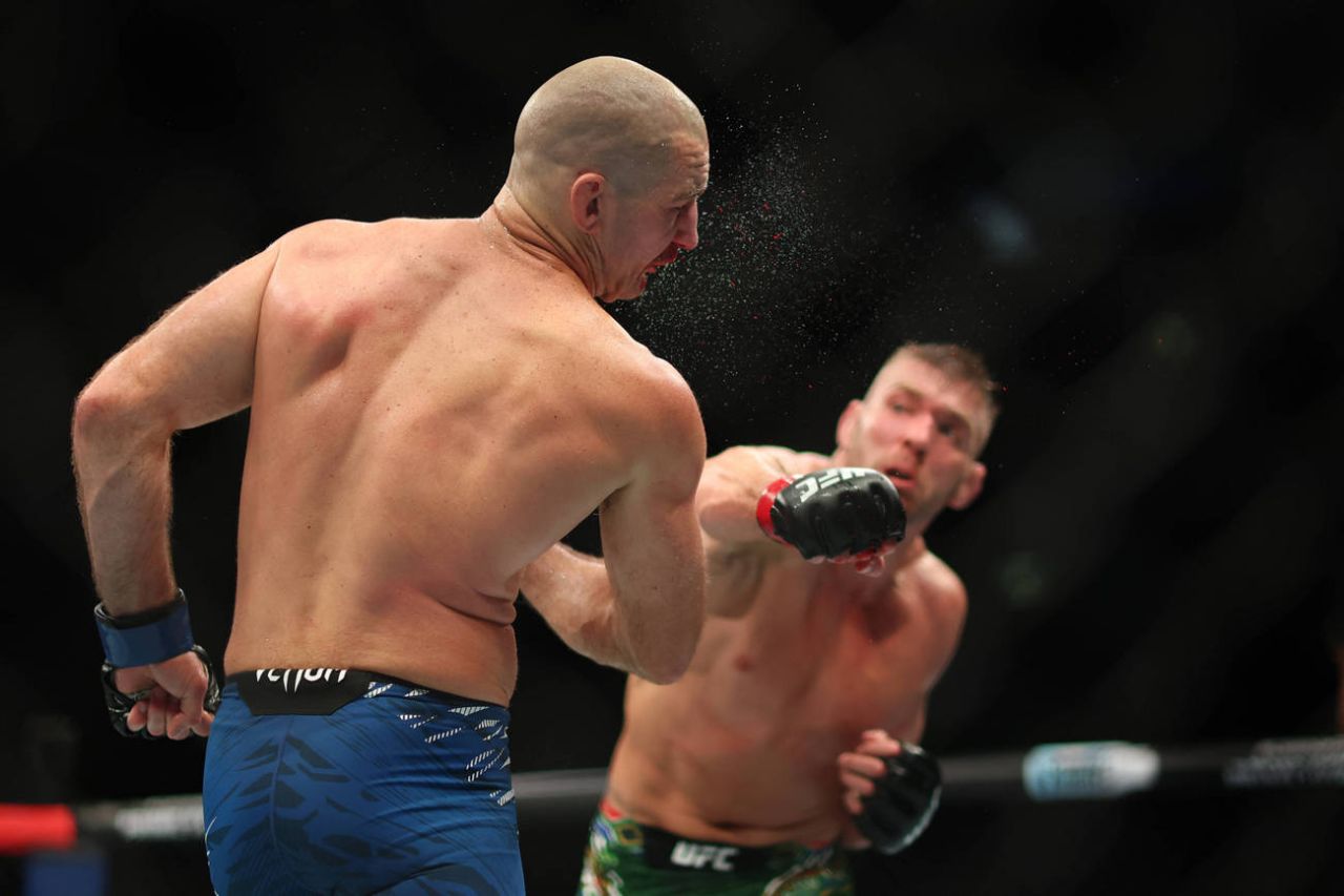 Дорогу осилит гребущий. UFC 319: Дрикус Дю Плесси – Хамзат Чимаев.jpg
