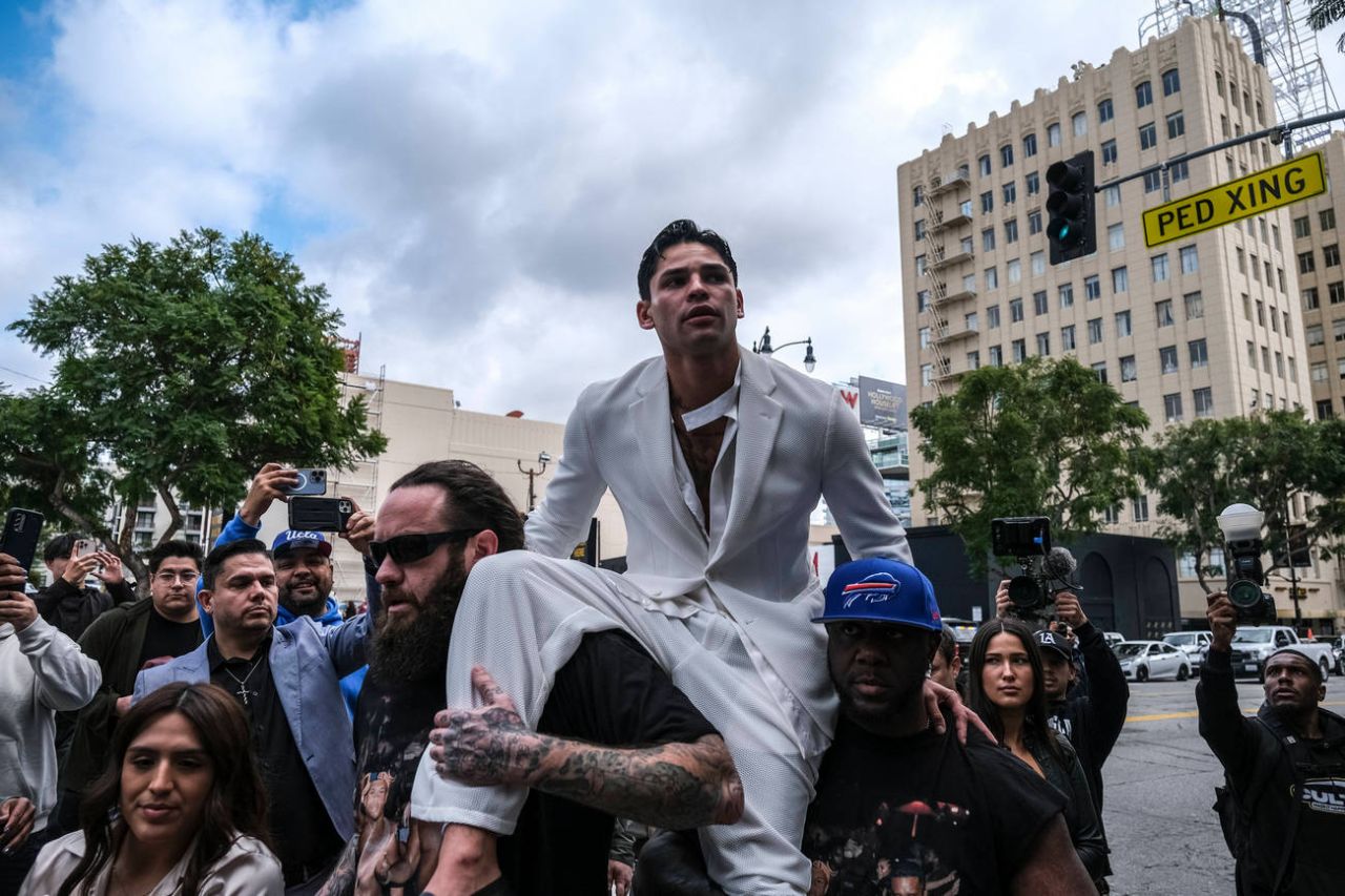 Тренер Хэкетт оценил шансы Гарсии отобрать пояс у Барриоса.jpg